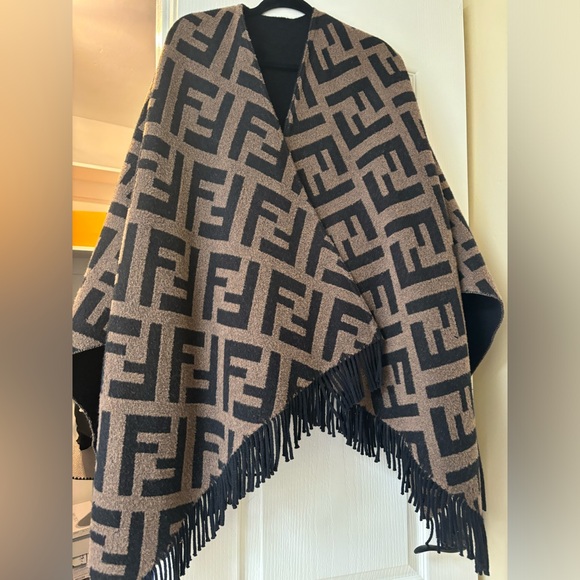 fendi ff poncho - Picture 5 of 7